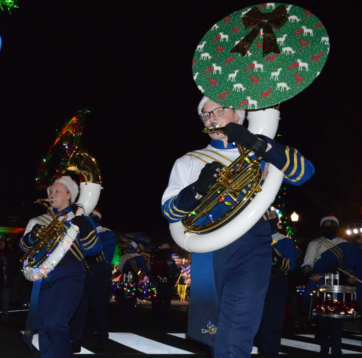 Caroling, parade usher in holiday spirit in Bay to Bay News